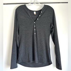 Lucy 3/4 Long Sleeve Henley top, charcoal gray, size medium. NWOT
